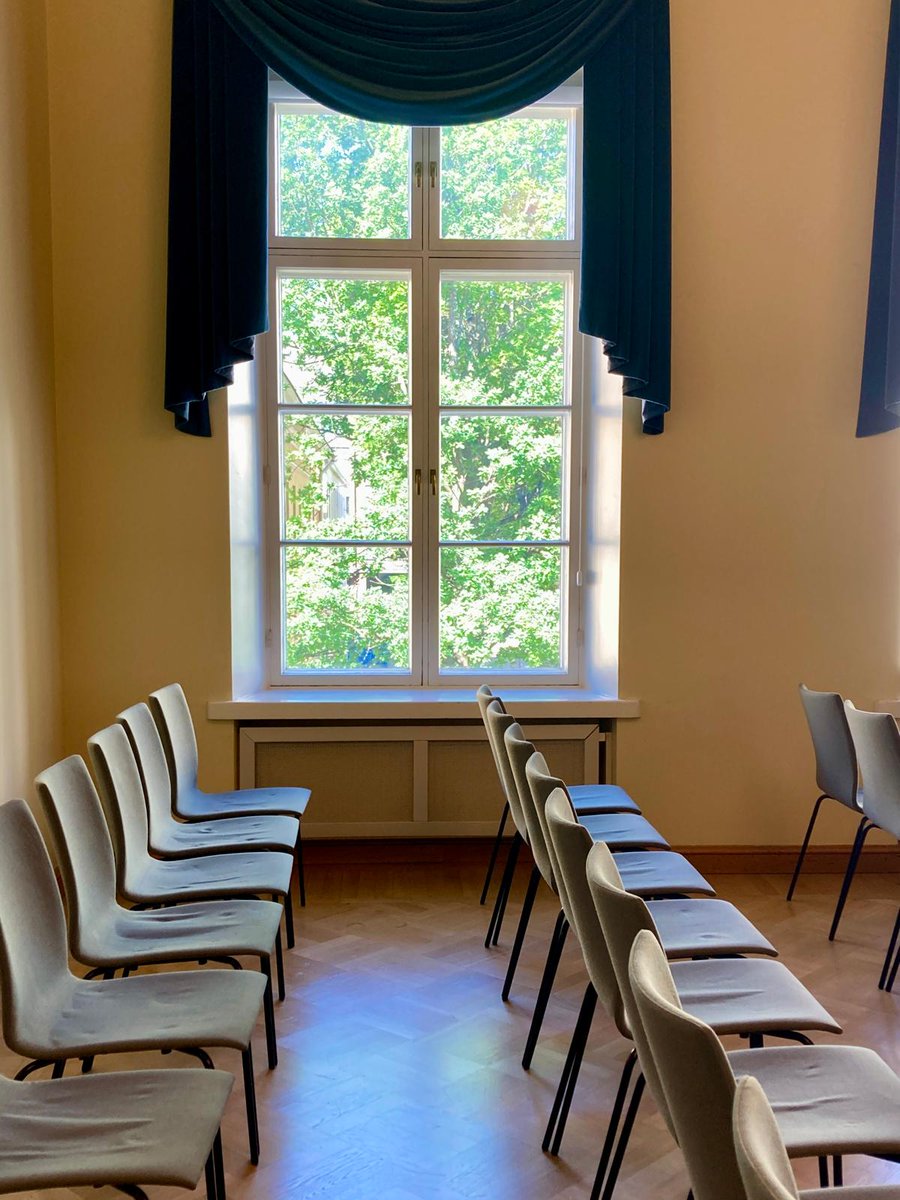 nellamois's tweet photo. June conference marathon week starting with brain talks and philosophical reflections at Mind and Matter 2024. 🧠🌱 The historic banquet rooms of @helsinkiuni give absolutely beautiful surroundings for the event. https://t.co/4CpLu2GbL5
