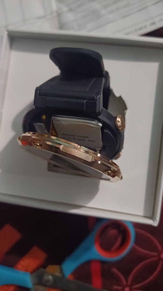 SumitSaundadka2's tweet photo. @TechnicalGuruji @fireboltt__  I got this watch from fireboltt on 19th May but unfortunately I got damaged watch from there side...1 month no replies from there backend https://t.co/y9LhilIPH4 what to do now guruji. https://t.co/IEFoJpnwSF