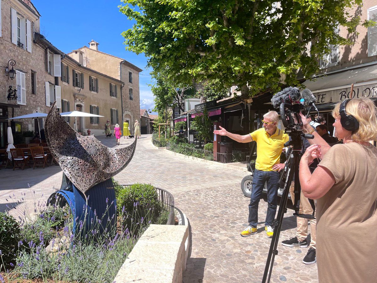 villedemougins's tweet photo. Nos artistes Mouginois ont du talent !
Nos 4 sculpteurs #Tiziano #Calou #MarionBurkle #ThierryTrives en tournage pour @F3cotedazur ce lundi 🎥
Un reportage consacré à l’exposition à ciel ouvert au village "Monumental made in #Mougins" à découvrir prochainement 📺 https://t.co/eikrgcZWbw