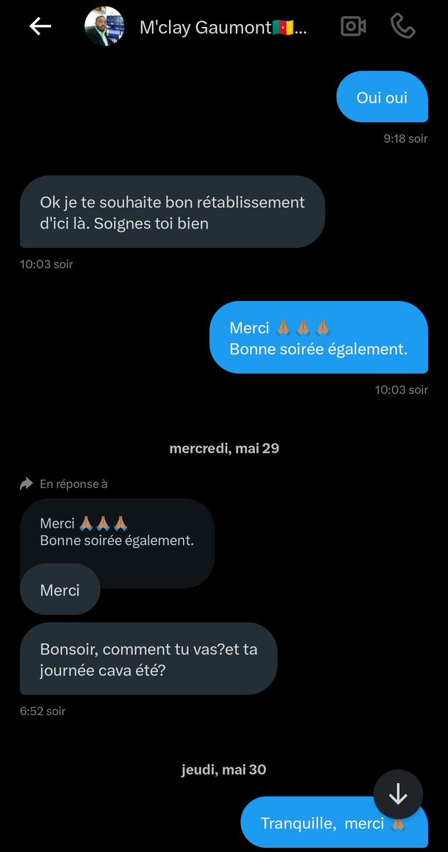 Ndongo_Okala's tweet photo. Ce Mr me dm il y a quelques semaines. Je ne le connais nulle part, on ne se follow pas et on n'a jamais interagi avant ça. Par courtoisie je réponds et on discute un peu. Jusque là ça va j'attends qu'il me dise pourquoi il m'a écrit, rien... https://t.co/BuWRmBclmO