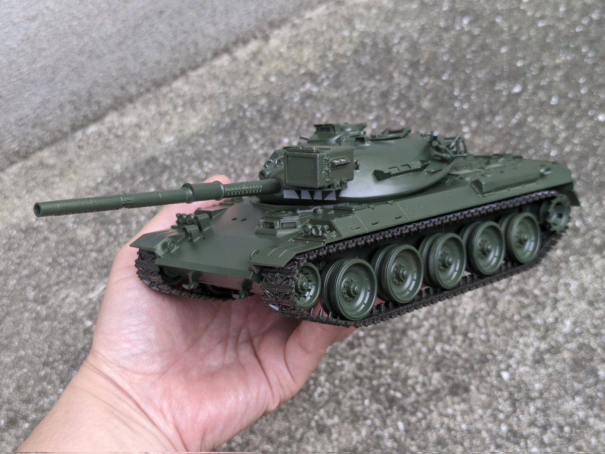 4J3nBVbE2JJcrxt's tweet image. #プラモデルライフ
#戦車模型普及委員会
#74式
不定期、オデの74。
スプレーしまして緑に戻りました。
次回、焦茶筆塗り。