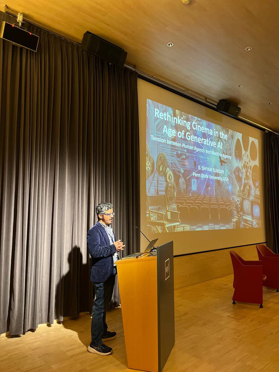 Comencem amb la ponència "Rethinking cinema in the age of Generative AI" a càrrec de Shyam Sundar, catedràtic Jimirro d'Efectes Mediàtics a Penn State University i també membre del jurat de la secció FEST.

🌧️ Ara mateix, a l'Auditori de la <a href="/comunicacioUPF/">Comunicació UPF</a> (<a href="/UPFBarcelona/">UPF Barcelona</a>).