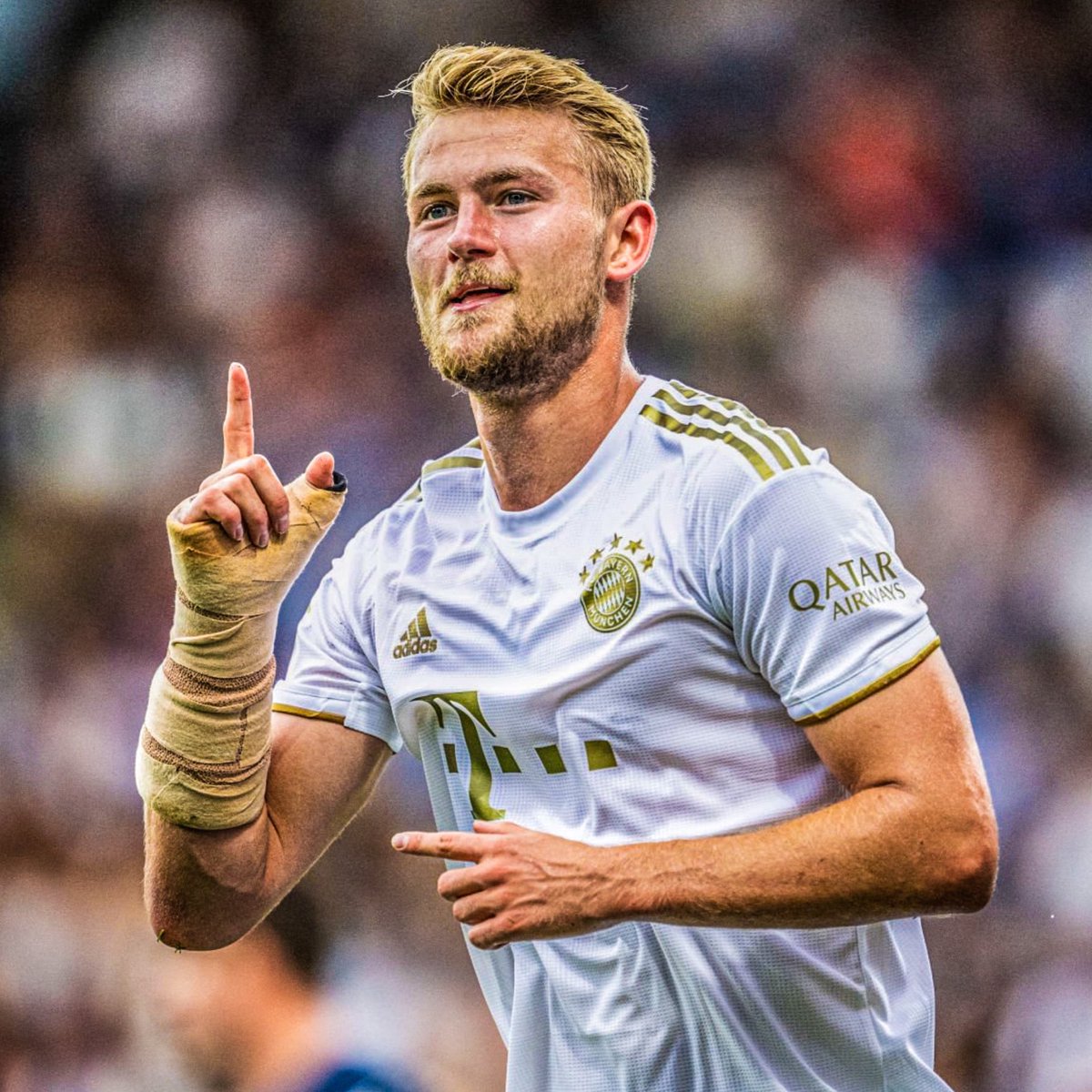 eurofootcom's tweet photo. 🚨🇳🇱 Matthijs de Ligt (24) is up for sale this summer! 🔜

Bayern need the revenue and want to save on his high wages, reports @Plettigoal. https://t.co/VlaQyx8Rmr