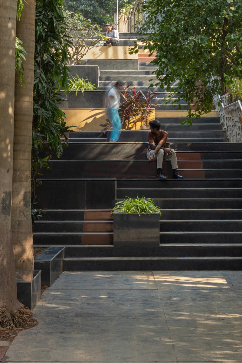 Compartment_S4's tweet photo. We transformed a neglected space on Napeansea Road, Mumbai into a vibrant public area! This highlights the need to revitalize more such neighborhood spaces in our ever-growing cities. @mybmc @JSWFoundation @MPLodha #UrbanRevival #PublicSpaces #Mumbai https://t.co/IFhmyj5FCv