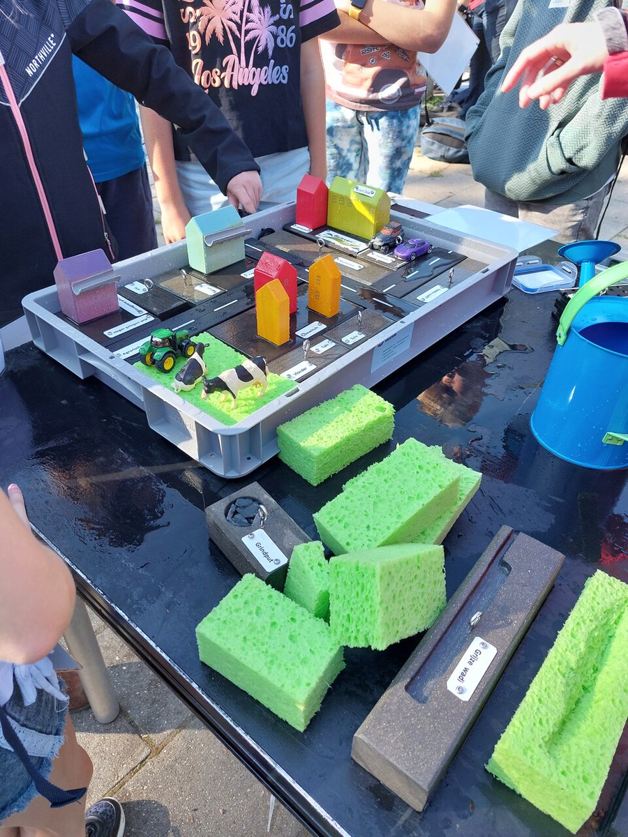 Waterschap Vallei en Veluwe (@valleienveluwe) on Twitter photo Leerlingen van @deNoordgouw kwamen op de #rioolwaterzuivering Heerde voor hun duurzaamheidsproject en leerden meer over het belang van water. Zo belangrijk, daar maken we graag tijd voor vrij! <a href="/JorgenVerschoor/">Jörgen Verschoor</a> vertelde over het zuiveren van water en terugwinnen van grondstoffen. Leerlingen van @deNoordgouw kwamen op de #rioolwaterzuivering Heerde voor hun duurzaamheidsproject en leerden meer over het belang van water. Zo belangrijk, daar maken we graag tijd voor vrij! <a href="/JorgenVerschoor/">Jörgen Verschoor</a> vertelde over het zuiveren van water en terugwinnen van grondstoffen.