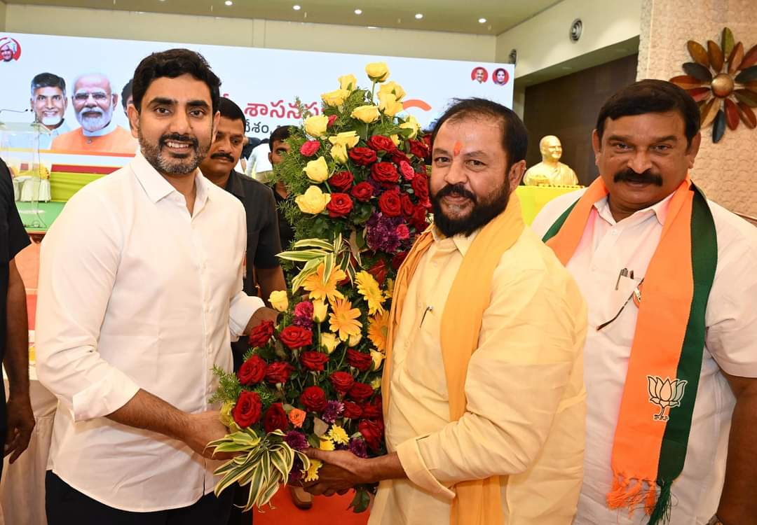 విజయవాడ లో టీడీపీ-జనసేన-బీజేపీ ఎమ్మెల్యేల సమావేశంలో శ్రీ నారా లోకేష్ బాబు గారిని మర్యపూర్వకంగా కలసి ముందుగా శుభాకాంక్షలు తెలియజేయడం జరిగింది 
#kutamitsunami  
#BabuIsBack #BossIsBack
#AndhraPradesh