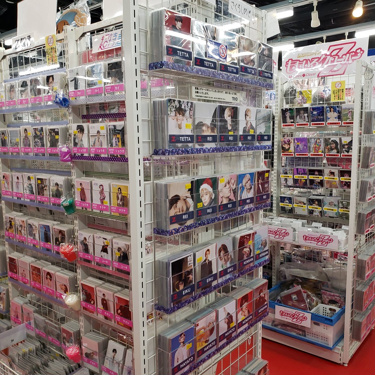 本日も平日にもかかわらず、沢山のお客様にご来店頂いています