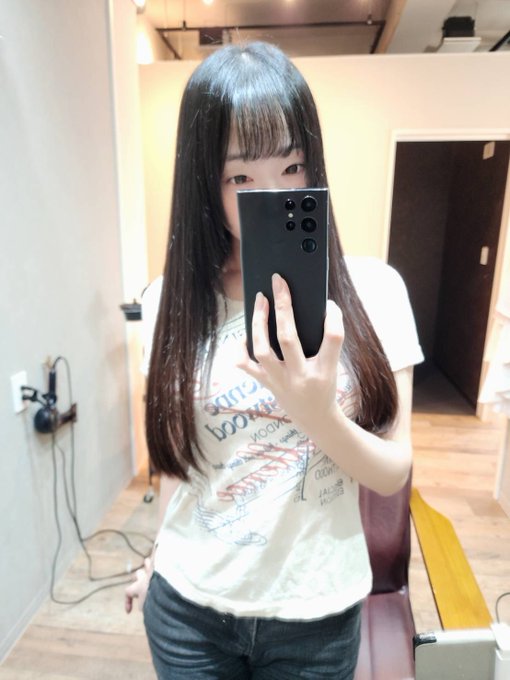 尾てい骨の上くらいまであった髪の毛を15~20cmほどバッサリ 夏仕様🏖☀️ https://t.co/05B8WY7OQr