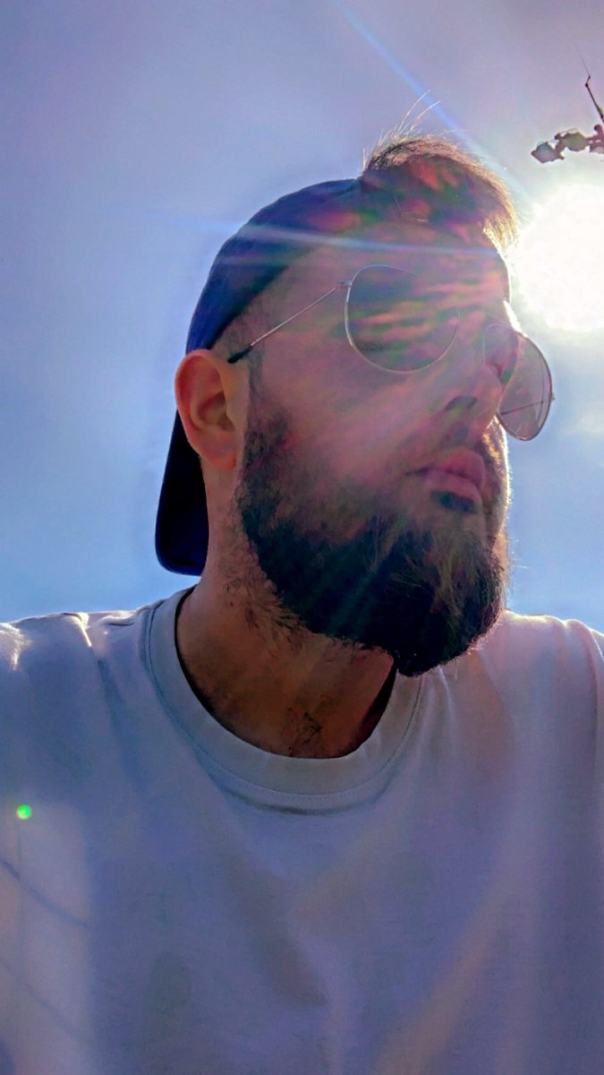 Nivekmntls tweet media