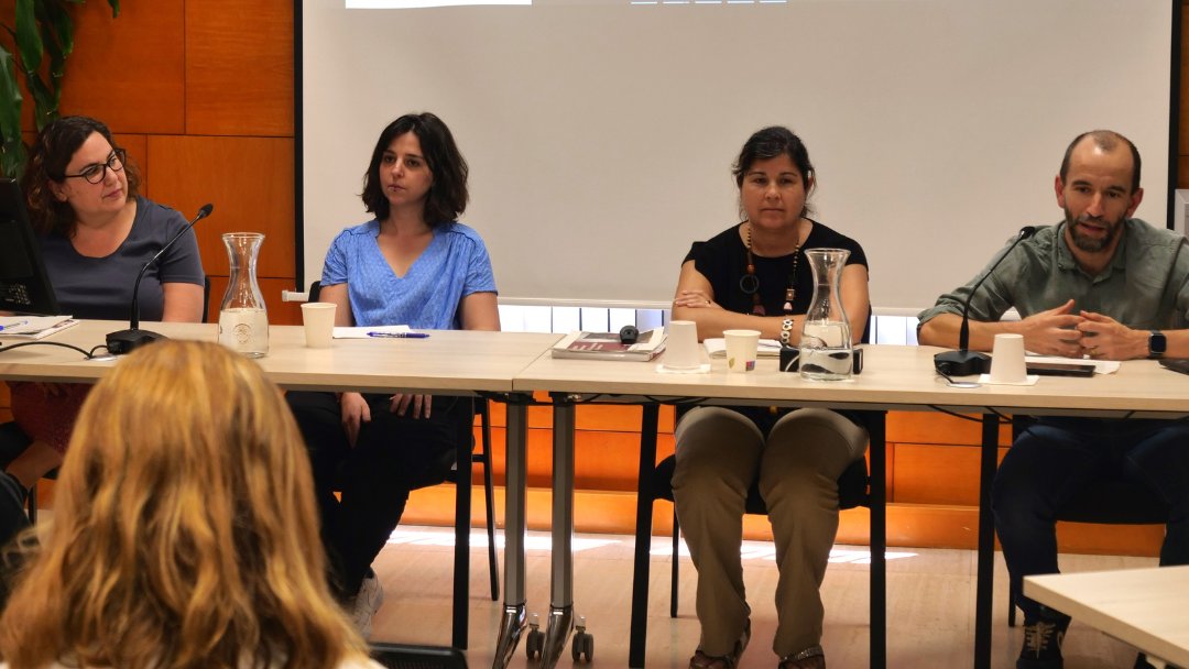 CSC (@csc_consorci) on Twitter photo A l'última Trobada de #SalutPúblicaCSC vam parlar de l'exposició a les pantalles 📲
🗣️ Hi van participar <a href="/dmalmusi/">Davide Malmusi</a> i Anna Morancho (<a href="/bcn_ajuntament/">Ajuntament de Barcelona</a>), Sònia Chavero (<a href="/diba/">Diputació de Barcelona</a>) i Susanna Puigcorbé (#ASPCAT).
Recupera el vídeo 📹 i el resum 📑 de la sessió: consorci.org/actualitat/not… A l'última Trobada de #SalutPúblicaCSC vam parlar de l'exposició a les pantalles 📲
🗣️ Hi van participar <a href="/dmalmusi/">Davide Malmusi</a> i Anna Morancho (<a href="/bcn_ajuntament/">Ajuntament de Barcelona</a>), Sònia Chavero (<a href="/diba/">Diputació de Barcelona</a>) i Susanna Puigcorbé (#ASPCAT).
Recupera el vídeo 📹 i el resum 📑 de la sessió: consorci.org/actualitat/not…