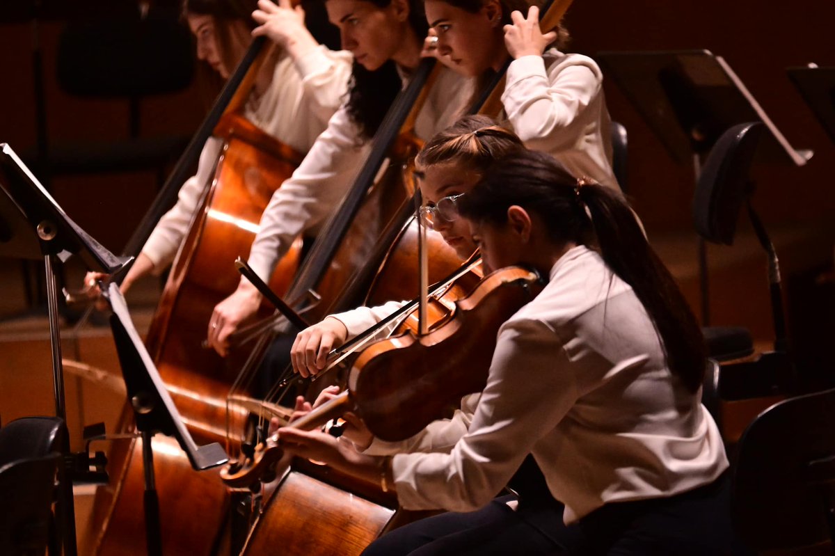 KarapetyanLD's tweet photo. 👏 World famous violinist Augustin Hadelich in Yerevan. 
Concert with “Yerevan” youth symphonic orchestra. https://t.co/N5D0hD6P1y