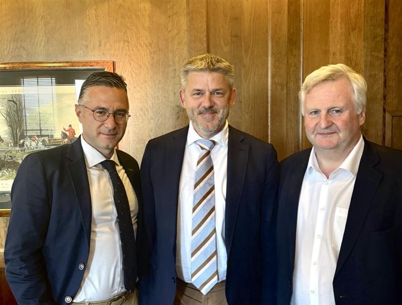 Meet the Patient Office vice chairs:

@MRvanBalken, taking the lead on Shared Decision-making

<a href="/MKaravitakis/">Markos Karavitakis</a>, spearheading Patient Communications.

Welcome aboard and we look forward to all the great work to come!