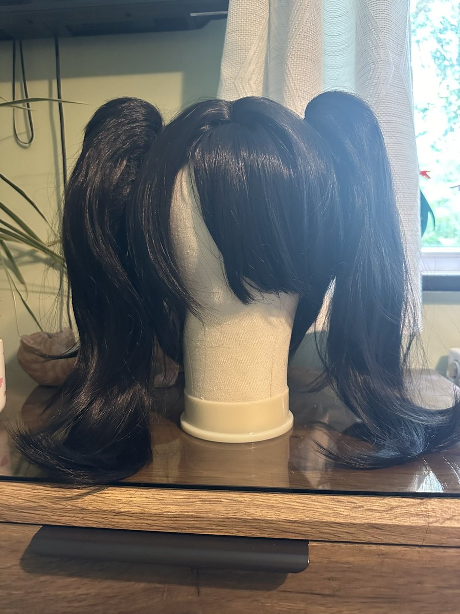 kit_catt04's tweet image. Finally got my wig sorted but I’m terrified of styling it ;-; Regardless, seeing it like this makes me so excited for the finished result :) 

#cosplay #cosplayer #beginnercosplayer #beginnercosplay #cosplayergirl #wig #cosplaywig
