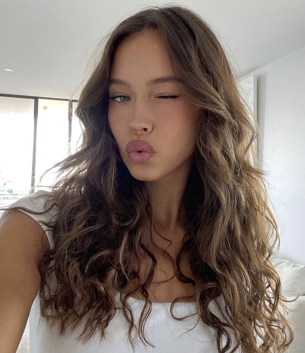 ᅠ

ᅠ
                    ⚠️ INTERACTION CALL ⚠️
                         ——————————
                              mg y llego a tu dm
                          rt y besito en la frente.

ᅠ

ᅠ