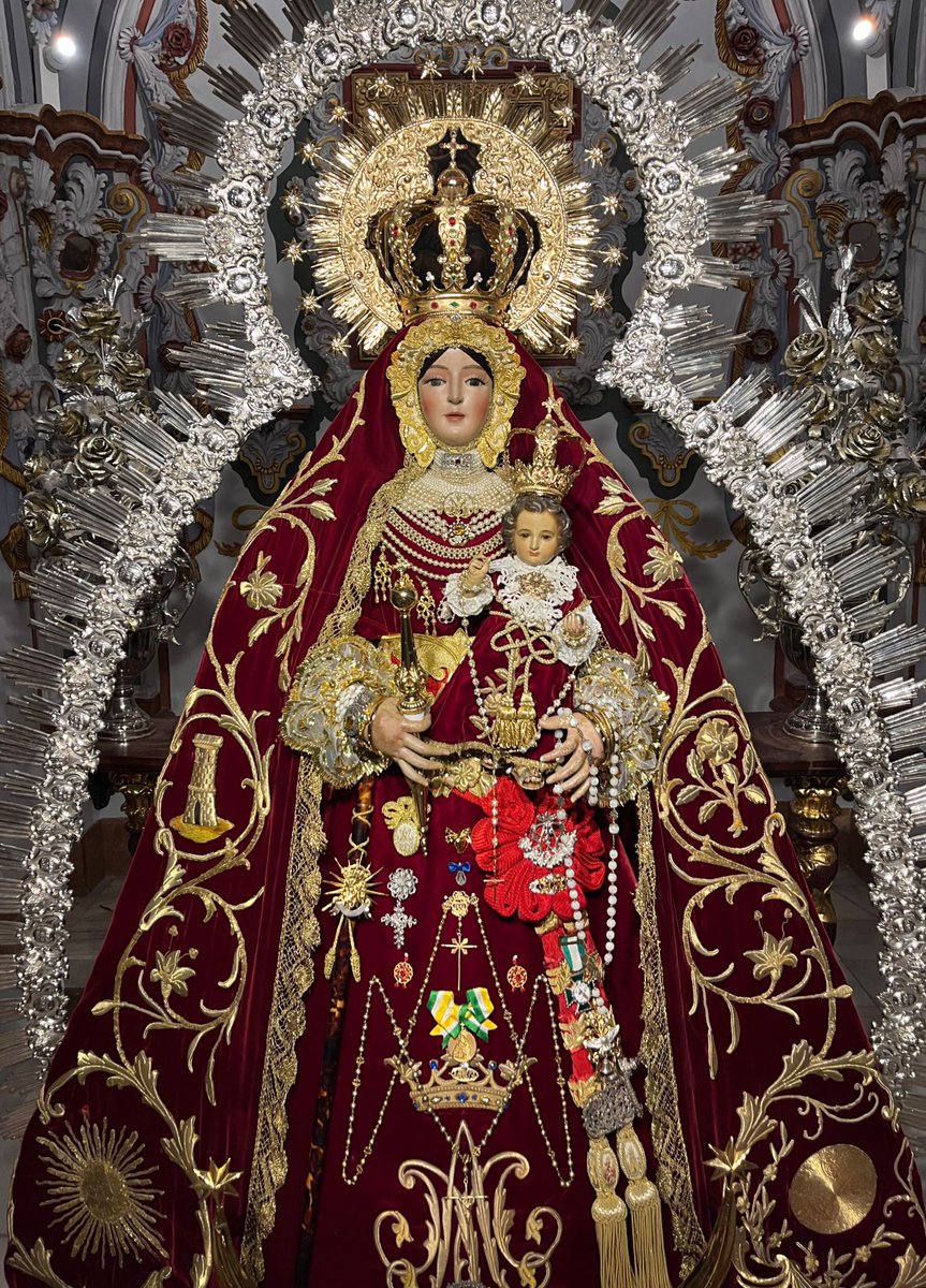 LaMorenitaRute's tweet photo. Una vez concluidas las fiestas mayores de nuestro pueblo y los Cultos que esta Venerable Hermandad rinde al Santísimo Sacramento, María Santísima de la Cabeza Coronada ha sido de nuevo entronizada en su joyero barroco desde el que guarda, escucha y protege al pueblo de Rute. https://t.co/Rs1FWR0my0