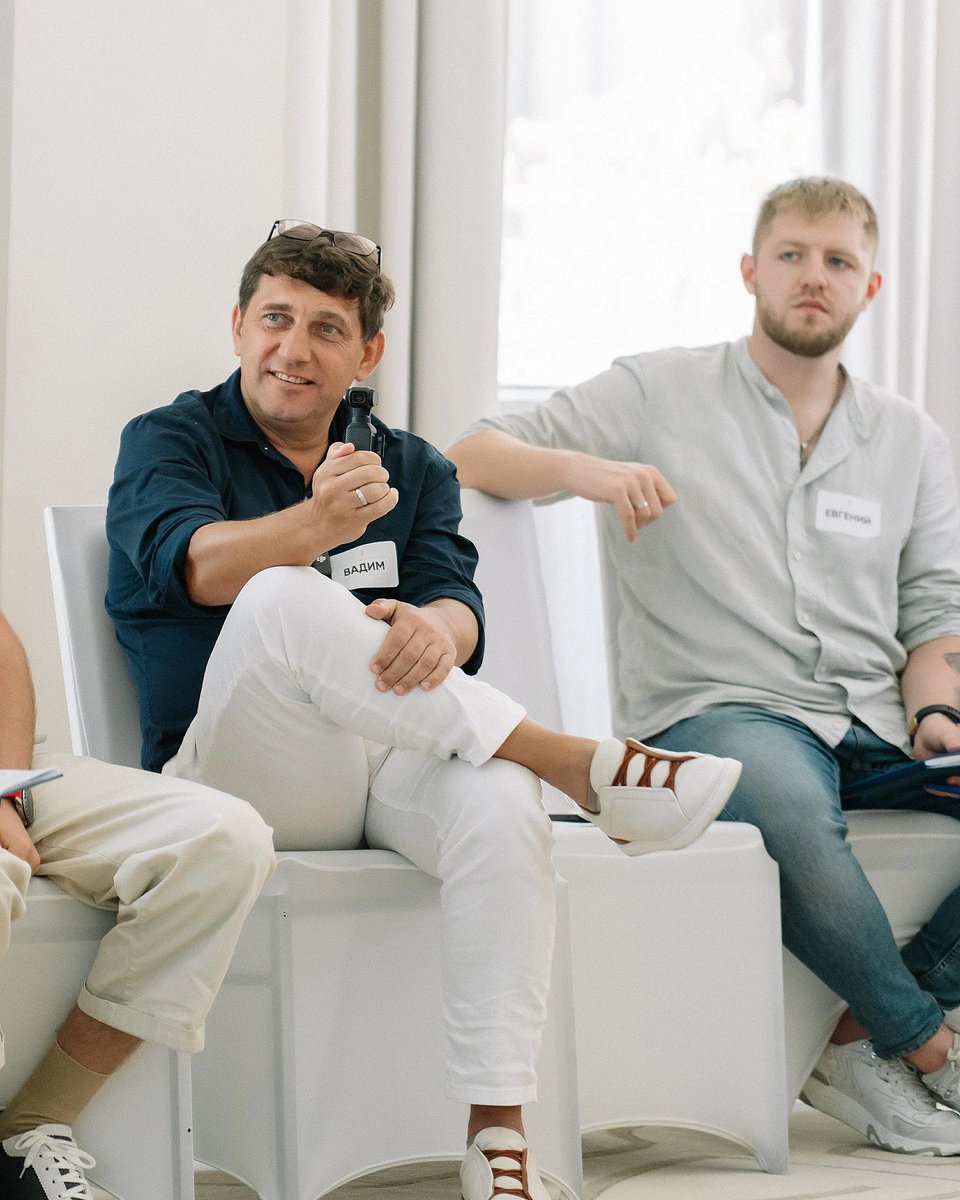 Два дня в компании невероятно заряженных людей, у которых горят глаза от того, что они делают!

На прошлой неделе прошел тренинг «Команда» от основателя @skyeng_school 👌🏻
В 34 он уже построил мега большую команду в сфере EdTech, знает много фишек и лайфхаков.