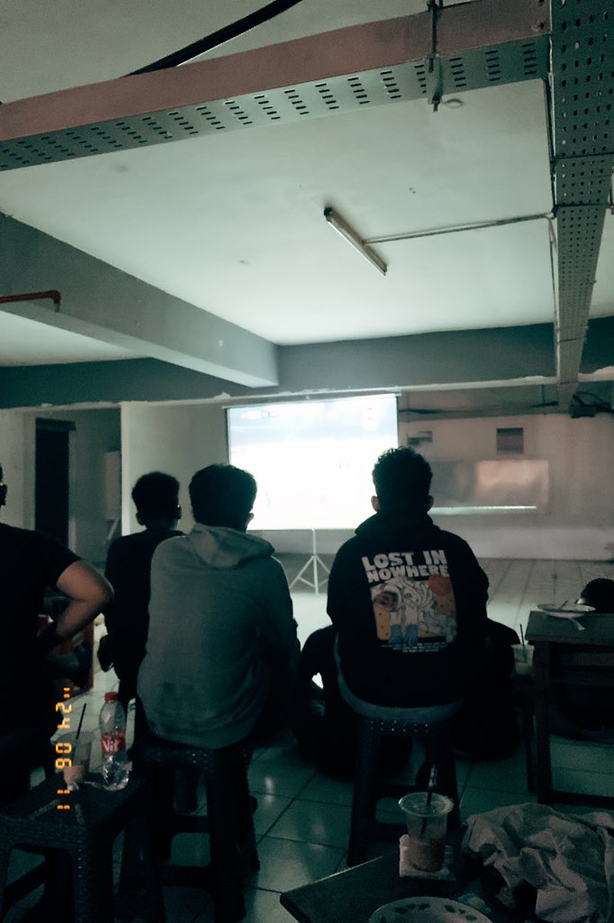 warkopdjayantie's tweet photo. Nobar Timnas Indonesia vs Filipina 
📍Djayantie Pasar Dinoyo

Kalo mau nobar dinoyo aja 🙌🏻 https://t.co/PjLGsdzy10