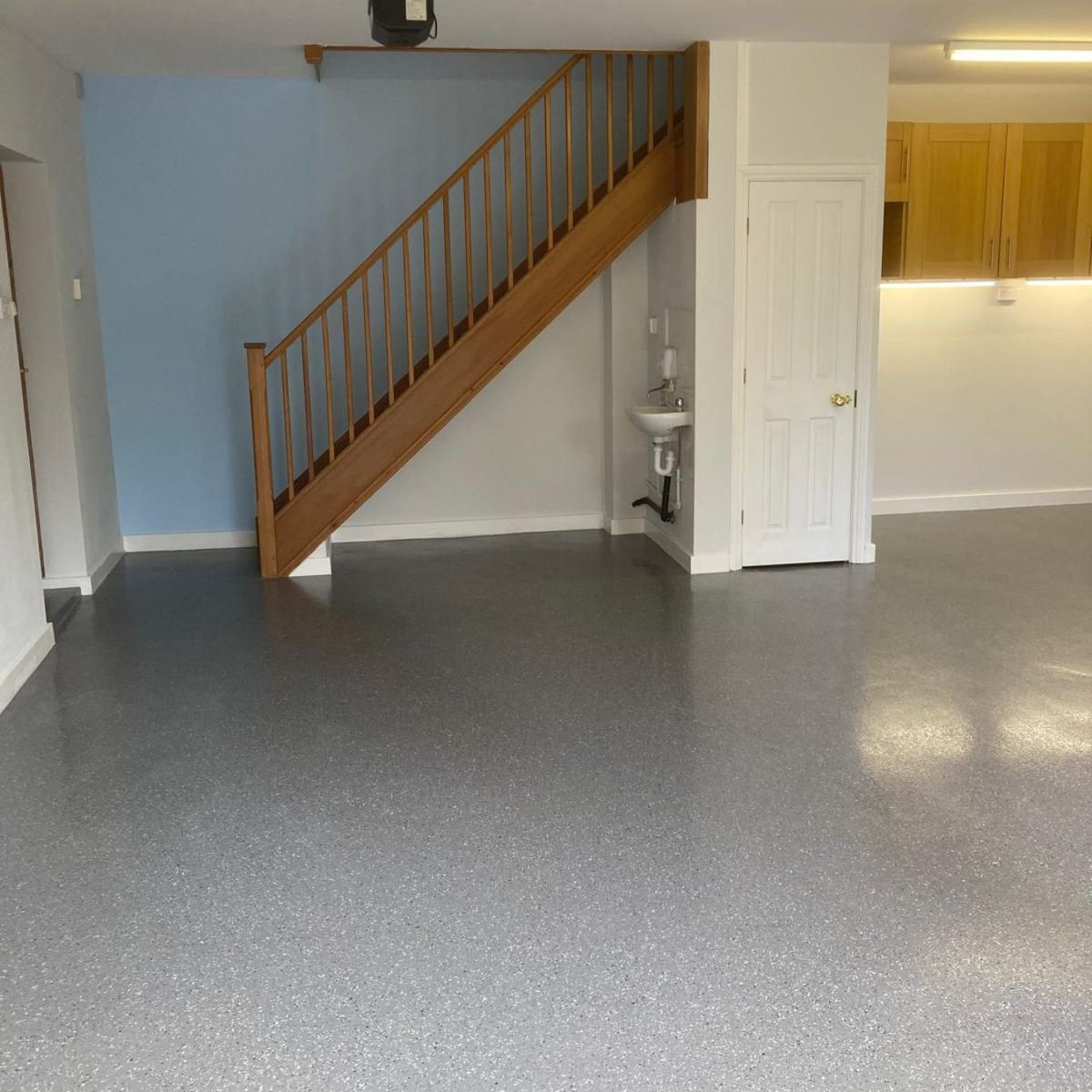 remeflooring's tweet photo. Check out this stunning transformation of a domestic #garagefloor using an #epoxyresin flake system! 🚗 Say goodbye to dull concrete and hello to a sleek, durable surface that's as functional as it is beautiful. Who says garage floors have to be boring? https://t.co/DThboRobUr