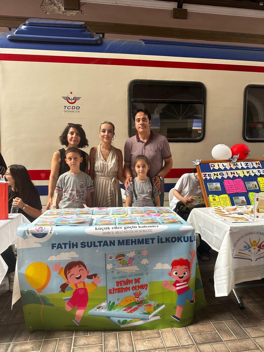bornovafsm_35's tweet photo. Küçük Eller Güçlü Kalemler Projesi kapsamında düzenlenen kitap fuarına Benim de Kitabım Olmuş adlı kitabımızla katılım gösterdik. 
Emeği geçen tüm öğretmen ve öğrencilerimize teşekkür ederiz. 
@bornovamem 
@izmir_ilmem https://t.co/Kd67QCqYPv