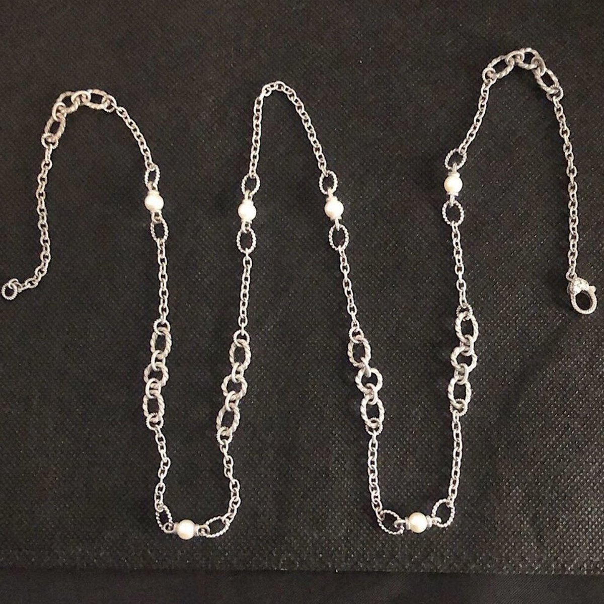 Buyitwhenfound's tweet photo. #JudithRipka #SterlingSilver Rope and #Pearl Station Long Chain Necklace https://t.co/NSiJtPn6Jv 
Judith Ripka Sterling Silver Rope Details &amp; Lobster Claw Clasp with Pearl Stations Framed with Sterling Silver Caps. Brand New #ForSale #buyitwhenfound @Buyitwhenfound https://t.co/rmK7bx61bF