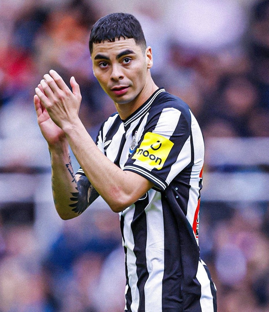 frabigol's tweet image. ✅️ El Newcastle LO VENDE por 10M
✅️ Más GALLINA que LABRUNA
✅️ 30 AÑOS, fresco como BATATA
✅️ RECHAZÓ una oferta de ARABIA
✅️ Dijo que QUIERE JUGAR EN RIVER
✅️ 5, 4, 3, 2, 1 ALMIRON POR ARRIBA

Hay que llamar a MIGUEL ALMIRON, que perdemos? DEJENME SOÑAR 🇵🇾