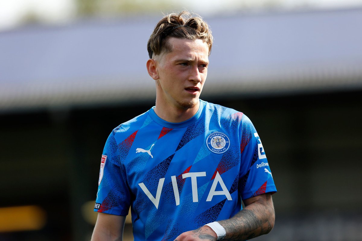 92Insider's tweet photo. @StockportCounty have made a few deals behind closed doors in the previous weeks and don’t intend to announce them until the transfer window is open

Two of the players signed are ex county loanee and Barcelona academy star Louis Barry and Salford city’s power house Elliot watt https://t.co/hPy0C9jkvO