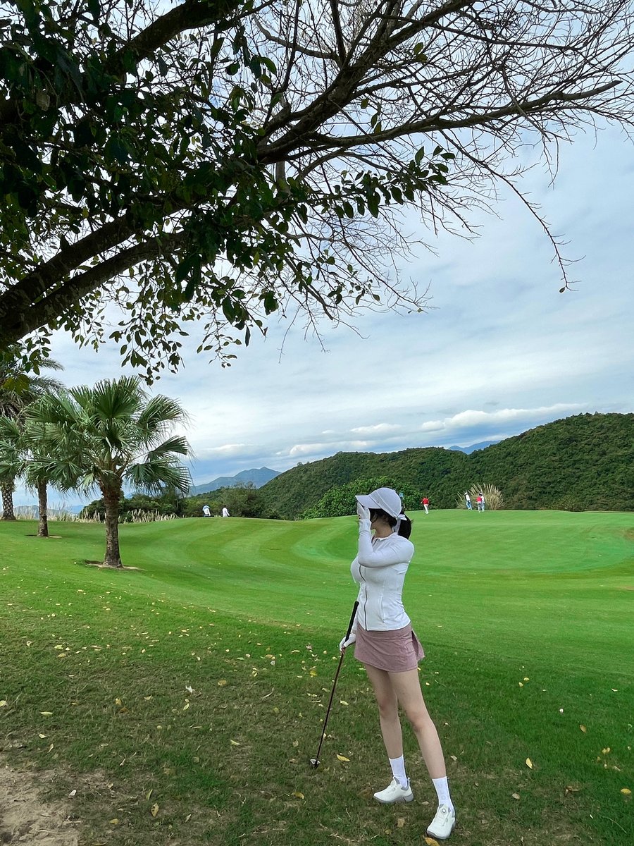 angga_ap89's tweet photo. A moment with the golf club⛳️🏌🏻‍♀️⛳️ https://t.co/uzPMXY934s