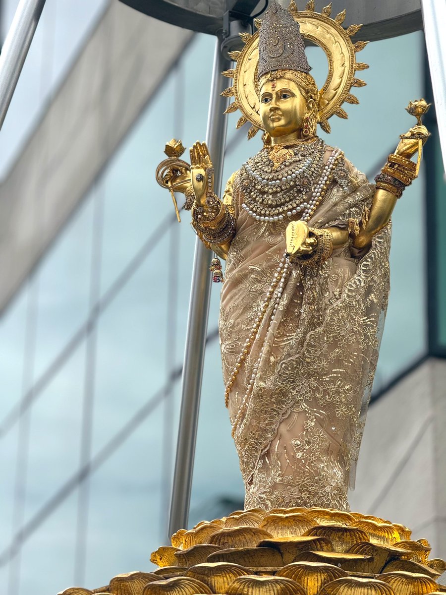 Siriyalin's tweet photo. พระแม่ลักษมีตึกเกษรของแทร่เรื่องงานและเงิน  เมตตาพระแม่สูงมากๆ 🥹💖 https://t.co/20MjysIrRy