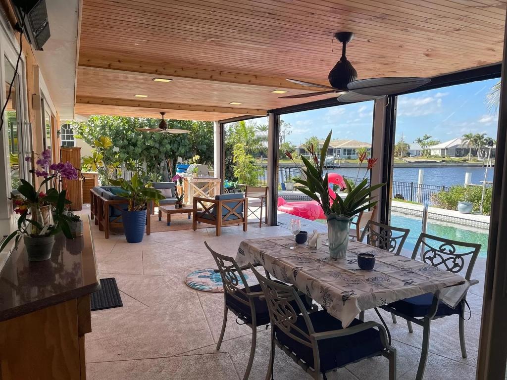 rentbyhost's tweet photo. Escape to paradise with our stunning 3-bedroom house rental in Punta Gorda, Florida! Enjoy a private pool. π΄π‘β¨ #PuntaGordaRental #VacationHome #FloridaLiving #PrivatePool #ByOwner #rentbyhost #vacationByOwner #rentalsByOwner #rental #vacation #rentals https://t.co/V8SGNbVPmG https://t.co/RKbkZUrDU8