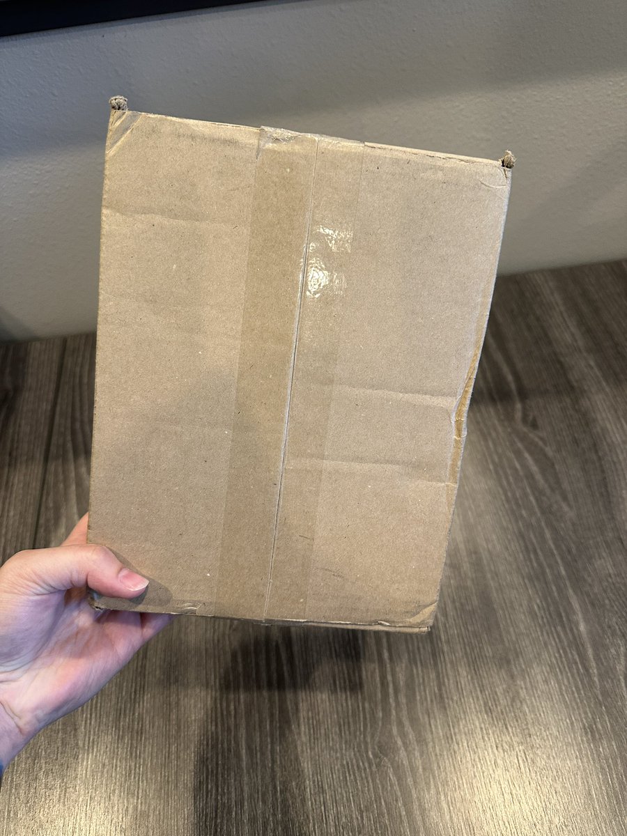 cozywulfe's tweet image. Manifesting my faves!! 🙏🙏

Had to get the package right before work so here's hoping the office is empty when I open. 

So pumped!!