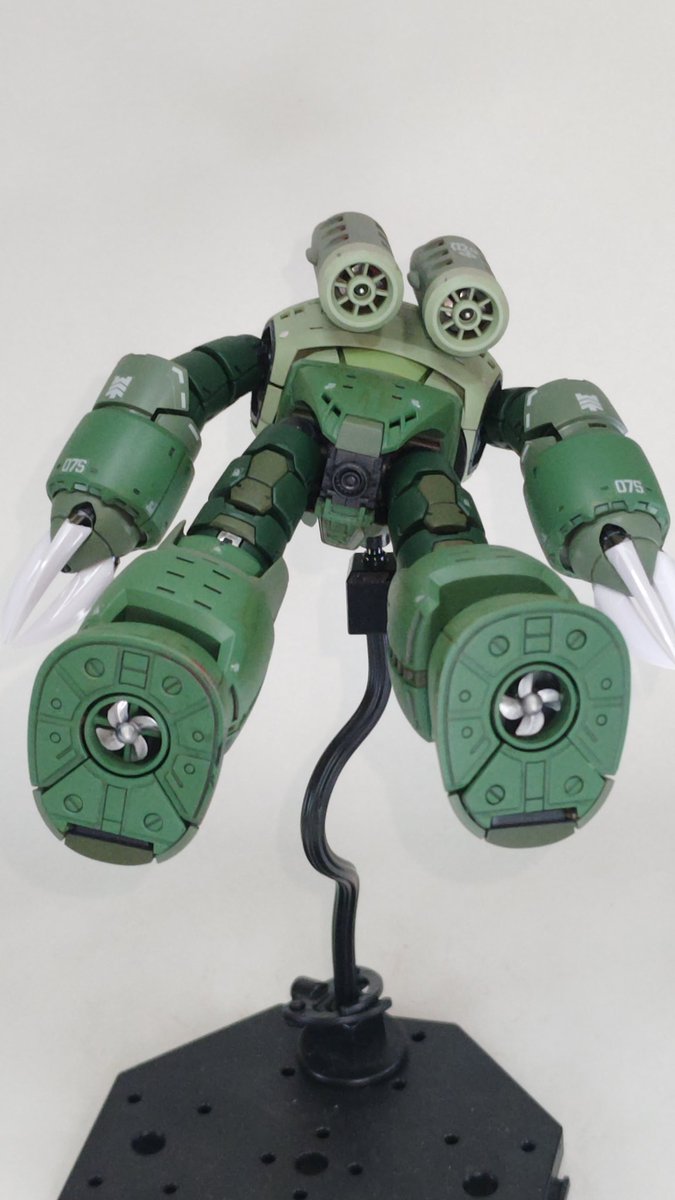 RGシャア専用ズゴックを緑に塗って素組で完成です✨ 手持ちの緑の中