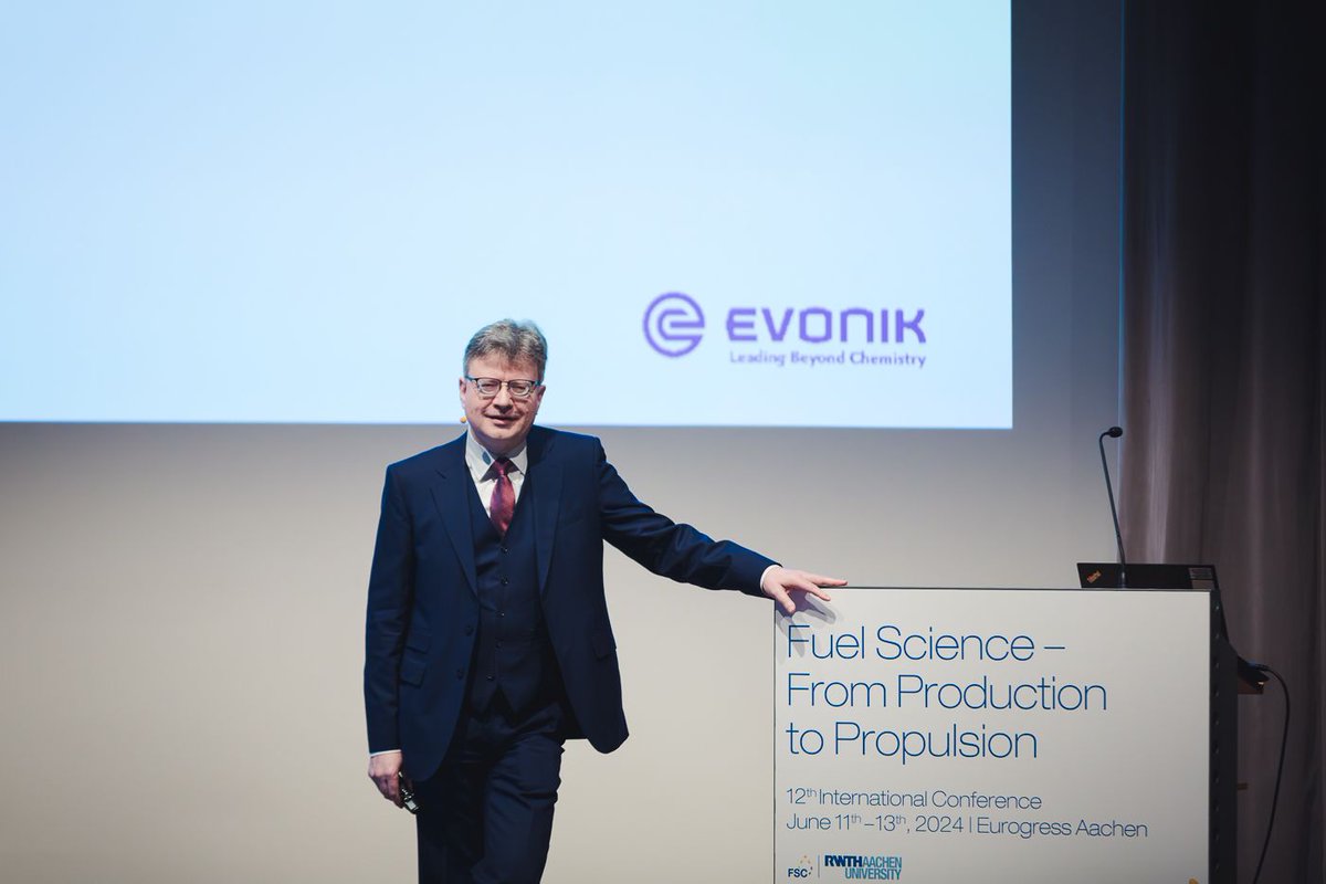 fuelsciencenter's tweet photo. ๐ฅThe first day of our 12th International Conference started with some words from @RWTH rector Ulrich Rรผdiger. We are looking forward to the presentations and discussions that are still to come.๐ฌ
#fuelscience #fuelsciencecenter #propulsion #clustersofexcellence https://t.co/r7GMM7t97i