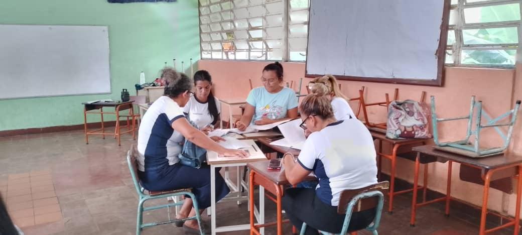 UTGUCojedesUNEM's tweet photo. #Entérate📢 Encuentro presencial de las comunidades de aprendizaje de PNF y PNFA en educación primaria de la #ULGU del Municipio Tinaco.
#NicoLeEchaPichón
@NicolasMaduro @SomosUnem @_LaAvanzadora @sandraoblitasr @MPPEDUCACION @mppeduniv https://t.co/9fA32kanVn