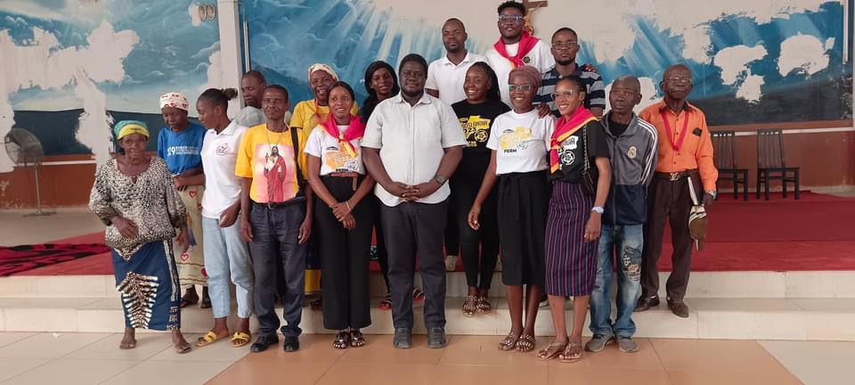 JesuitesACE's tweet photo. 🙏🏽 Le Père Valter Cassamano, SJ, directeur du Réseau Mondial de Prière du Pape en #Angola, a visité la diocèse de Dundo pour revitaliser l'apostolat de la prière, vérifier les progrès et renforcer les activités spirituelles du mouvement dans le diocèse.
#RMPP-#MEJ https://t.co/Tf8h6tTnEN