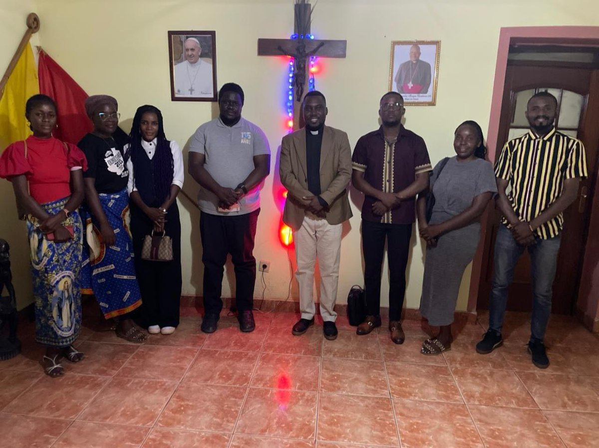 JesuitesACE's tweet photo. 🙏🏽 Le Père Valter Cassamano, SJ, directeur du Réseau Mondial de Prière du Pape en #Angola, a visité la diocèse de Dundo pour revitaliser l'apostolat de la prière, vérifier les progrès et renforcer les activités spirituelles du mouvement dans le diocèse.
#RMPP-#MEJ https://t.co/Tf8h6tTnEN