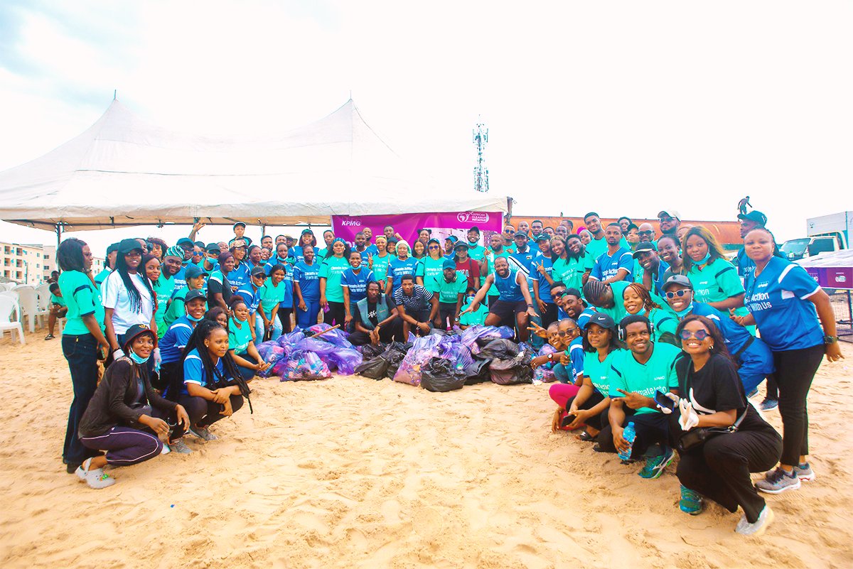 KPMG_NG's tweet photo. In celebration of World Oceans Day, a team of over 100 KPMG Volunteers participated in an 8km Awareness Walk and Beach Clean-Up at Elegushi Beach.  
(1/4) https://t.co/rE8rvaOxsh