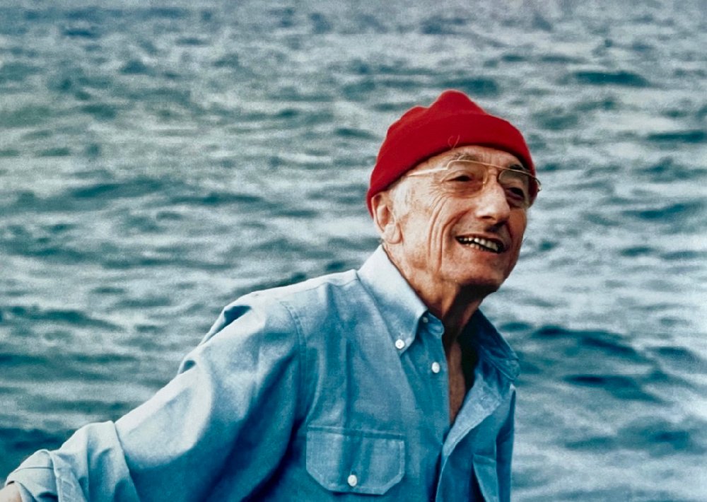 CATERINAV's tweet photo. #11Junio #TalDiaComoHoy | En 1910, nace Jacques-Yves Cousteau, oficial naval francés, explorador e investigador que estudió el mar y varias formas de vida conocidas en el agua. Se recuerda sobre todo a Cousteau por haber sido en 1943, junto a Émile Gagnan, el coinventor de los reguladores utilizados todavía actualmente en el buceo autónomo (tanto profesional como recreativo) con independencia de cables y tubos de suministro de aire desde la superficie.