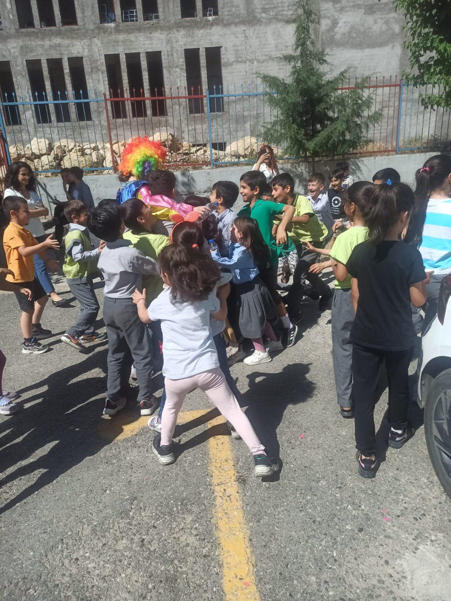 📍Mihrimah Sultan Kız Öğrenci Yurdu

🏫Okul Ziyareti🚸

Gönüllü öğrencilerimiz ilkokul ziyareti gerçekleştirdi. Minik kardeşleriyle eğlenceli zaman geçirdiler.

#gencizbiz #gönüllüyüzbiz

<a href="/gencliksporbak/">Gençlik ve Spor Bakanlığı 🇹🇷</a> <a href="/OA_BAK/">Dr. Osman Aşkın Bak</a>