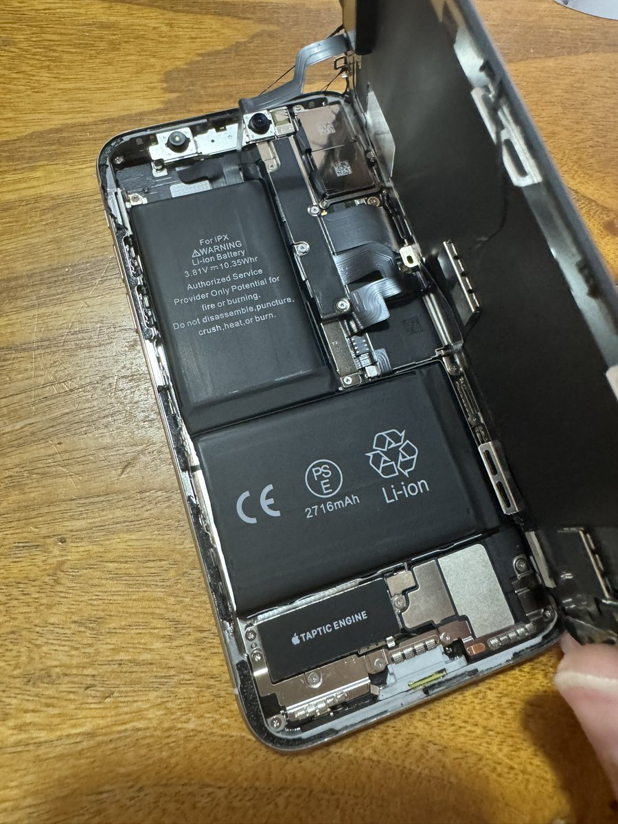 mukku50's tweet photo. iPhone15proに変えて数ヶ月経ちますが未だに以前使ってたiPhoneXにパスワード等保存してました。

が、最近バッテリーがダメになり起動不可に…。

思い切ってネットで2000円程のバッテリーを注文して自分で交換してみました！

数ヶ月ぶりに起動して感動しました泣

容量も2716mAh→3500mAhにアップ！ https://t.co/m1F4XD3n1W