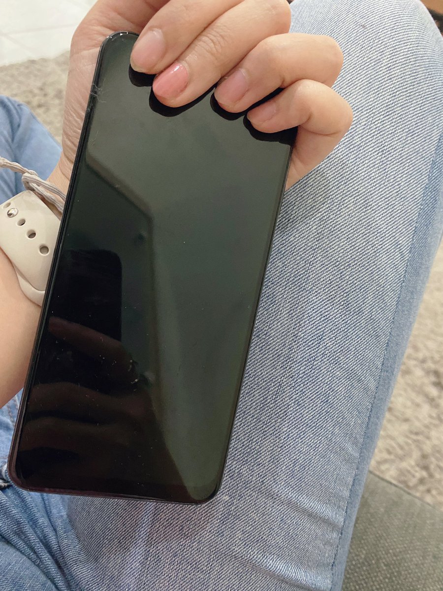 Jd kmrn waktu ke jkt, pas jln pulang br inget slh 1 hpku ketinggalan di hotel. Mo balik udh terlalu jauh. Masalahnya itu hp buat kerja, isinya penting semua. Akhirnya telp hotel, dan pihak hotel rekomendasikan pickup pake jasa ekspedisi. Ini udh smp rmh. Biaya packing kayu 70rb