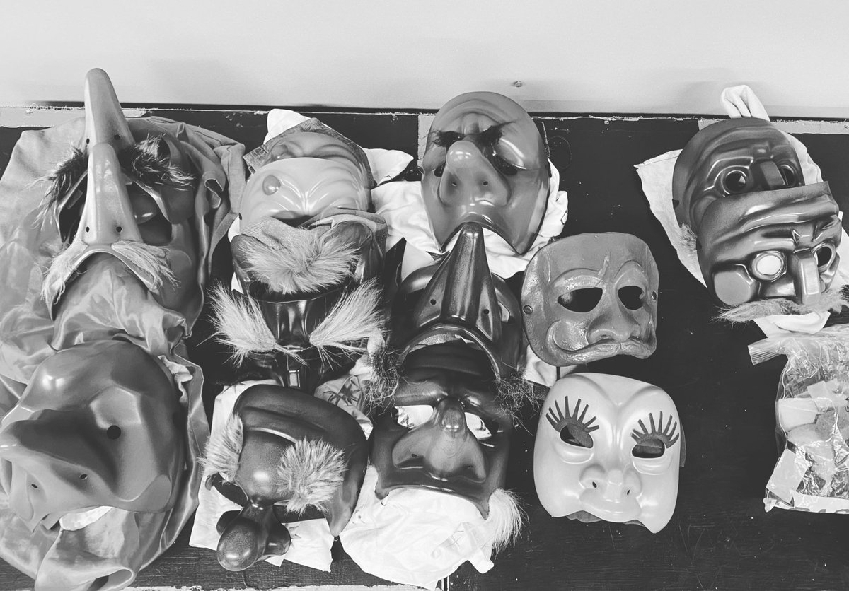 learningmasks's tweet image. Great joyful day exploring #OneManTwoGuvnors with talented theatre A Level students @ColytonGrammar  and @WoodroffeSchool - thanks for inviting us in!