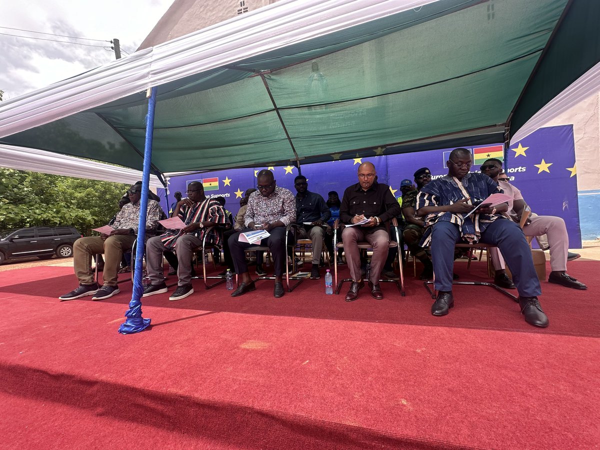 KobbyKyei_'s tweet photo. A short ceremony of the @EuropeInGhana and Government of Ghana commissioning 670km of feeder roads in Upper West Region, Daffiama-Bussie. 

This €35M project, funded through the EU’s Global Gateway initiative, connects key districts - Wa Municipal-Wa West-Nadowli-Kaleo (235km), Jirapa-Lawra-Daffiama-Bussie (210km), and Nandom-Lambussie-Karni (225km) - improving farmers’ access to markets and communities’ access to healthcare. 

The roads enhance transport networks, farmers’ income, and economic development, promoting regional growth and accessibility. 🇪🇺🇪🇺🇬🇭🇬🇭

EU ambassador to Ghana @IrchadR 

#OnlineJournalist