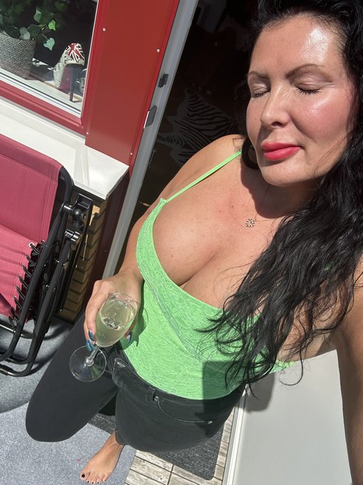 Svara er s&aring; fort jag kan 💋  Cinasbeautysecret@hotmail.com https://t.co/rD0Rq5AgNH<a class="tags" target="_blank" title="On Twitter" href="/?out=eyJ0eXAiOiJKV1QiLCJhbGciOiJIUzUxMiJ9.eyJpYXQiOjE3MjIxODcwMjIsImlzcyI6InR3cG9ybnN0YXJzLmNvbSIsIm5iZiI6MTcyMjE4NzAyMiwiZXhwIjoxNzUzNzIzMDIyLCJyZWRpcmVjdF91cmwiOiJodHRwczovL3R3aXR0ZXIuY29tL2hvdG1haWwifQ.ZiS1LGiZ4QiGeieDvIkrkjIJvSkDFstwgGAImoRtLZ9RcHX-9V5PpVbzYIXniTvYKTE-fbQXHVEKuuukonINWg">@hotmail</a><a href="/tag/glamour"class="tags"><span>#glamour</span></a><a href="/tag/porn"class="tags"><span>#porn</span></a><a href="/tag/pornhub"class="tags"><span>#pornhub</span></a><a href="/tag/40plus"class="tags"><span>#40plus</span></a><a href="/tag/milf"class="tags"><span>#milf</span></a><a href="/tag/myfans"class="tags"><span>#myfans</span></a>