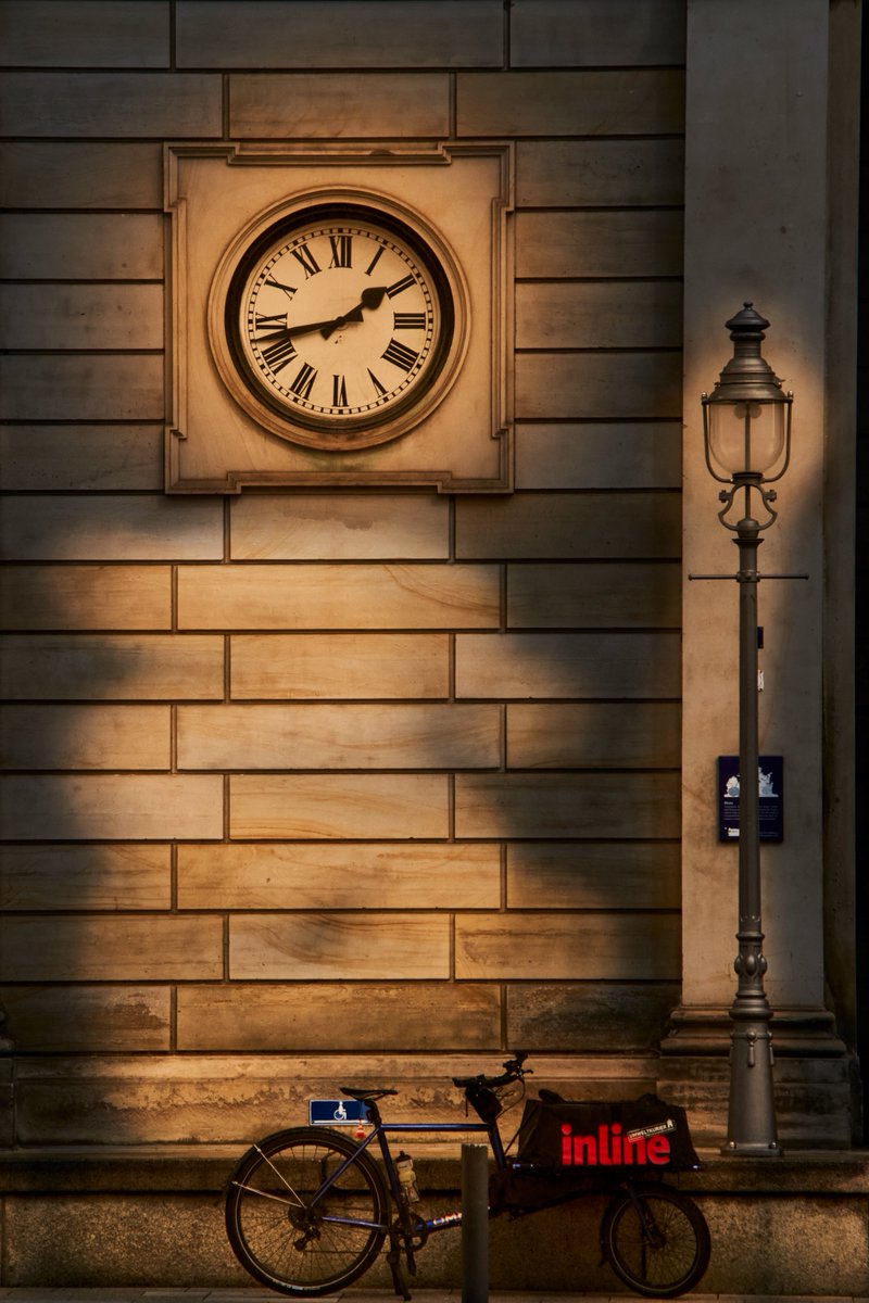 wiesenbacher's tweet image. Hallo Hamburg!
Ich melde mich mal wieder mit #Variations vom Rathaus. 
Lampe rechts oder links? Oder doch beide? 
Oder keins von allen.
Ich kann mich nicht entscheiden - brauche Hilfe!
@ThePhotoHour @the_gpc_