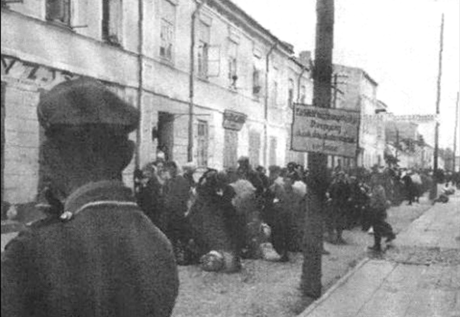 auschwitzxhibit's tweet image. June 11, 1943 | Reichsführer SS Heinrich Himmler orders liquidation of all the ghettos for Jews located within occupied #Poland.