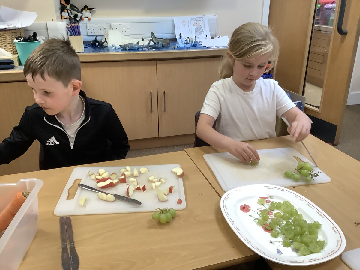 TheGlebePrimary's tweet photo. 1F have enjoyed creating their own smoothies today. They have tasted, prepared, chopped fruit and created their own smoothie recipe. 🍏🥭🍓🍊 https://t.co/wStbC1HE7Z