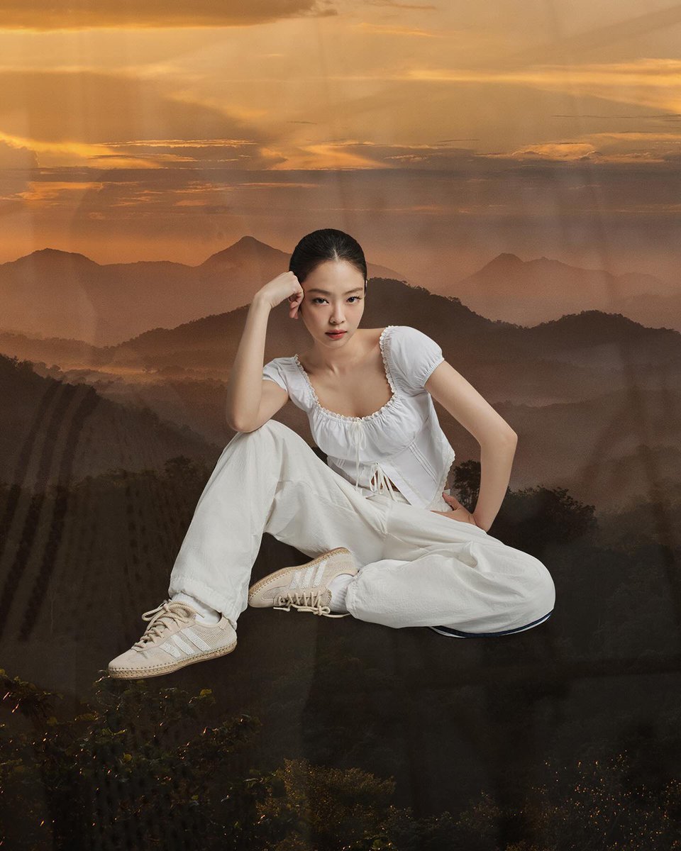 tjruby_'s tweet photo. แคมเปญเจนนี่ต่อคิวปล่อยออกมาแทบไม่ได้พัก วันนี้ #JENNIE for CLOT x Adidas ปล่อยรูปเจนนี่ออกมาเพิ่ม มู้ดแอนด์โทนคอลนี้สวยมากกก เตรียมวางขาย 14 มิ.ย. นี้ https://t.co/xBptPvYAhJ