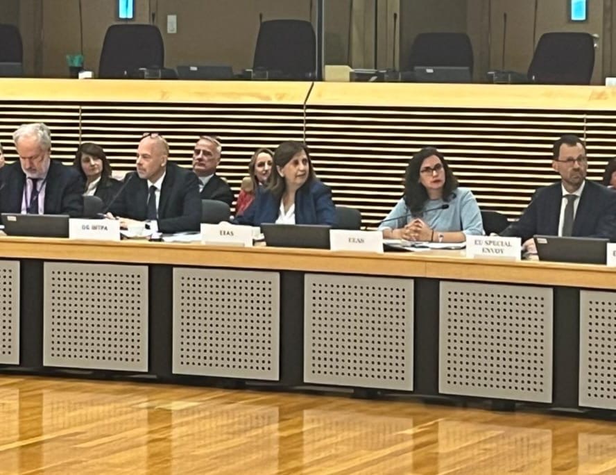 eu_eeas's tweet photo. The people of Afghanistan can’t be left behind.

Stakeholders met in Brussels to take stock of the engagement with the Afghan people and to discuss the most efficient ways to meet their basic needs and provide humanitarian aid.

#SomAfghanistan #NexusAfghanistan https://t.co/eP69zJeeov