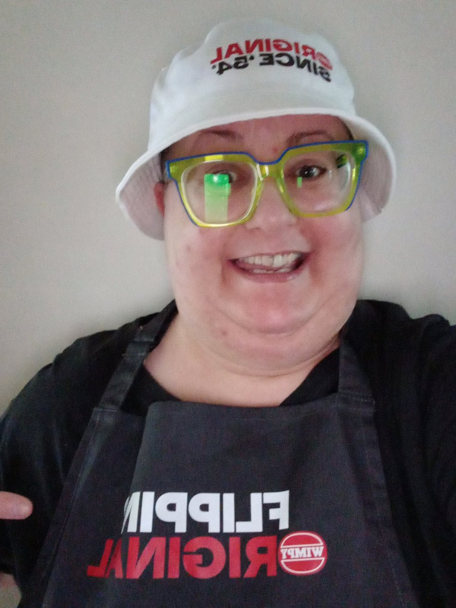 judefire33's tweet photo. My #WimpyUK prize arrived!! A cool hat and lovely apron! Thanks! #ImNotAChef #BurgersAndFries 🍔🍟 #Winner https://t.co/SQ1dn3IV9b
