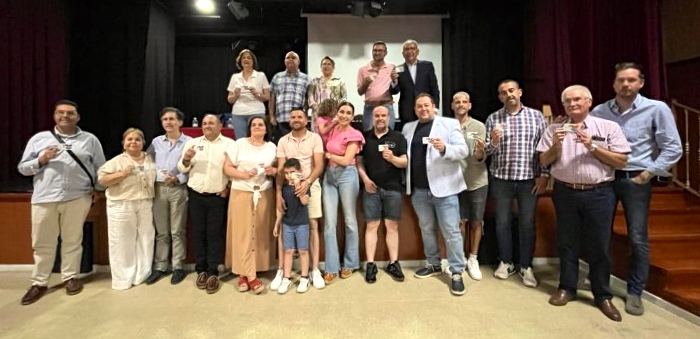 DrPerezBernal's tweet photo. Emotiva Mesa Redonda en #Casariche, pueblo líder en #Solidaridad, con gran participación de personas trasplantadas con sus familiares y #DonantesDeÓrganos. @aytocasariche @RICOMSevilla @ONT_esp @A_Trasplantes @Marco_Larriba @SaludConsumoSe #Ventippo #HazteDonante @DIPUSEVI https://t.co/suxhKdAu6W